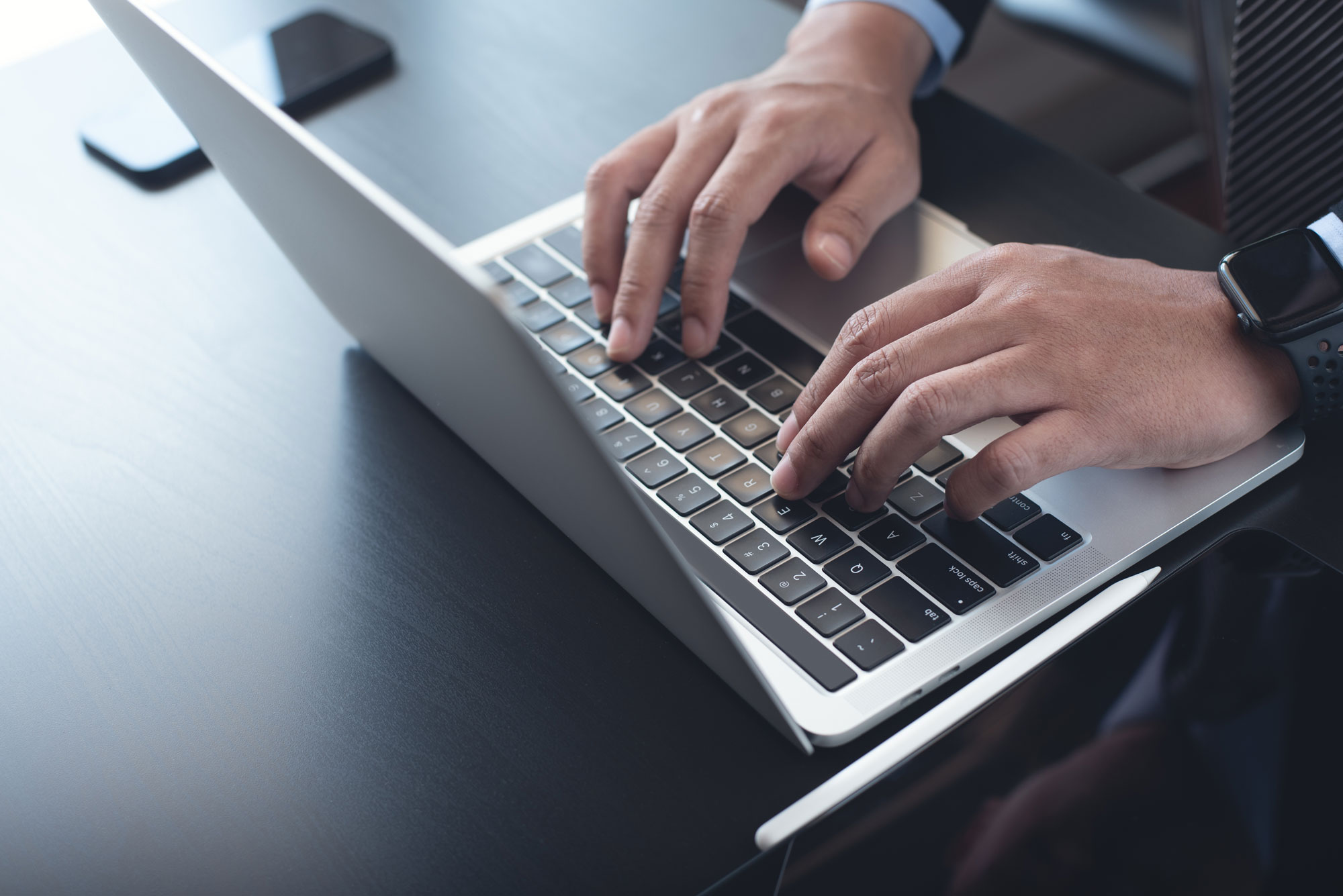 Company benefits of integrated approach to receivables and supply chain finance and collection management accelerating the payment cycle of both buyers and suppliers